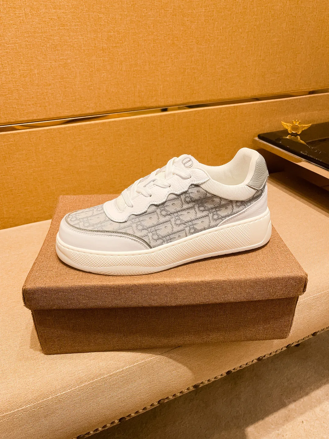 Men's shoes 💰 440💰【Dior】🔥Men's high-end brand of shoes official website 1:1 latest masterpiece: the upper is made of Italian imported first-layer cowhide with a comfortable and breathable lining➕original non-slip and wear-resistant outsole🔥, making walking more convenient and comfortable! An exclusive new model, a stunning work, a beautiful 1:1 replica [color] compared to the official quality! Create a fashionable personality to set off your uniqueness! A must-have for trendy men! Classic 🔥Size: 38-44 Color: 🔥 2⃣️colors available🔥